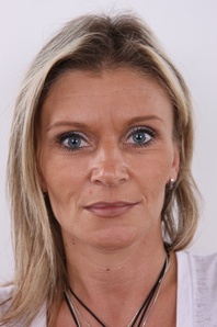 1. Download full pics of Lenka (39) from czechcasting.com