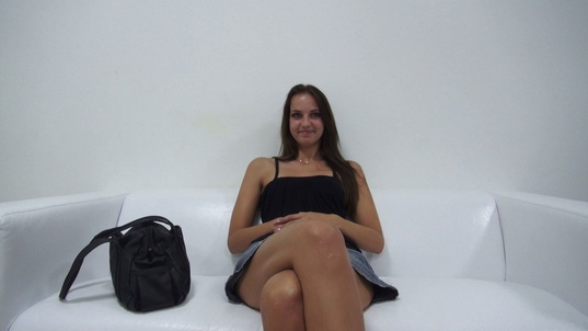 1. Download full pics of Veronika (26) from czechcasting.com