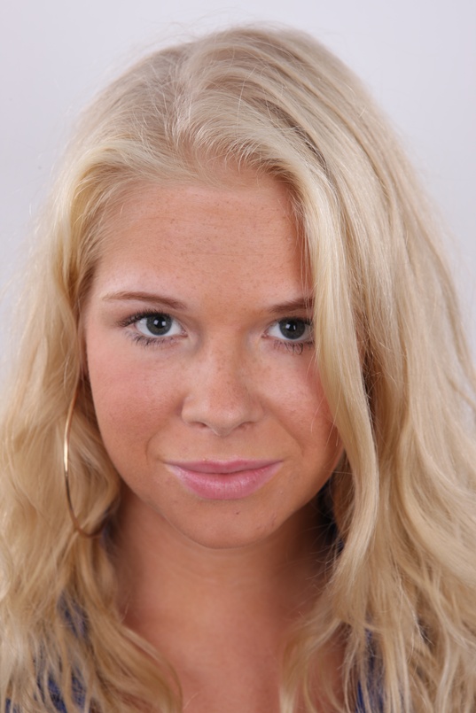 1. Download full pics of Diana (20) from czechcasting.com