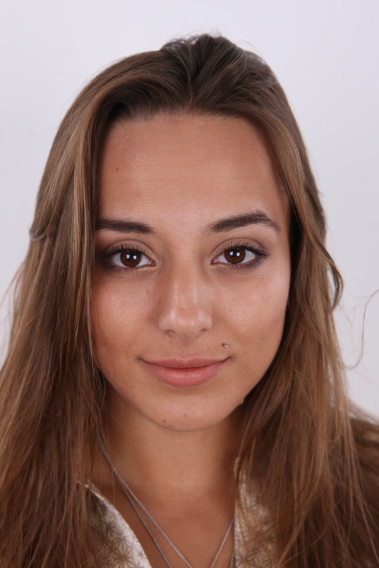 1. Download full pics of Dominika (25) from czechcasting.com