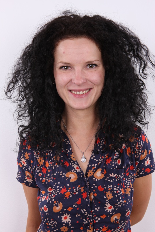 1. Download full pics of Michaela (27) from czechcasting.com