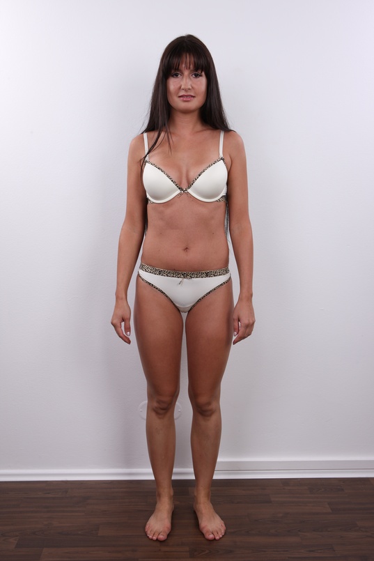 6. Download full pics of Veronika (25) from czechcasting.com