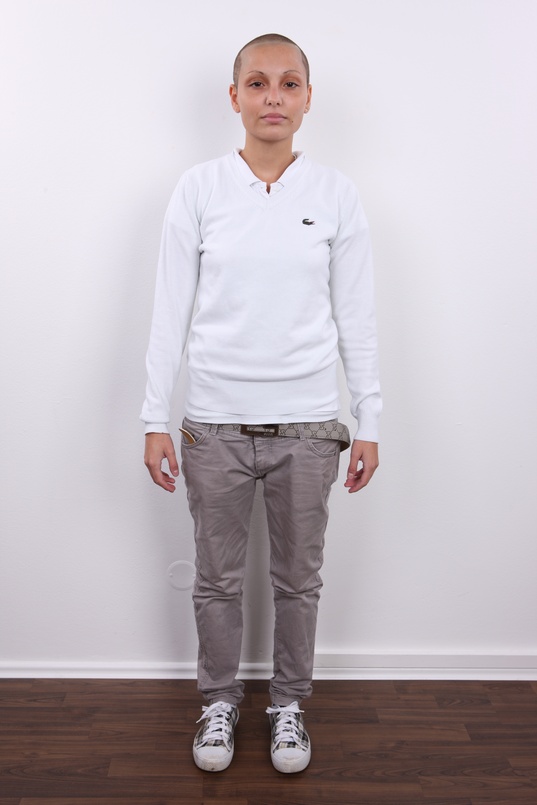 2. Download full pics of Emilie (21) from czechcasting.com