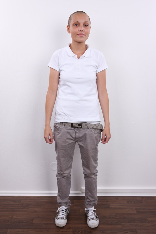 3. Download full pics of Emilie (21) from czechcasting.com