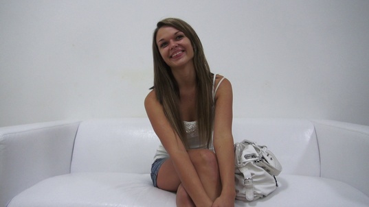 1. Download full pics of Jana (22) from czechcasting.com