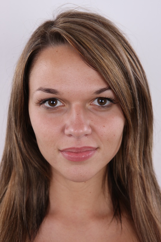 1. Download full pics of Jana (22) from czechcasting.com