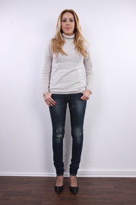 2. Download full pics of Andrea (30) from czechcasting.com