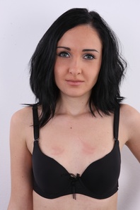 4. Download full pics of Eva (20) from czechcasting.com