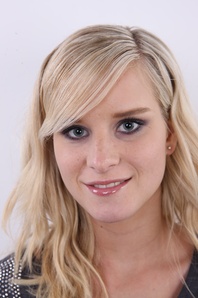 1. Download full pics of Miroslava (19) from czechcasting.com