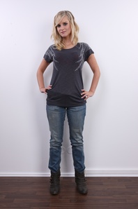 2. Download full pics of Miroslava (19) from czechcasting.com