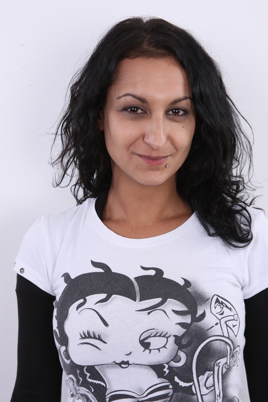 3. Download full pics of Monika (28) from czechcasting.com