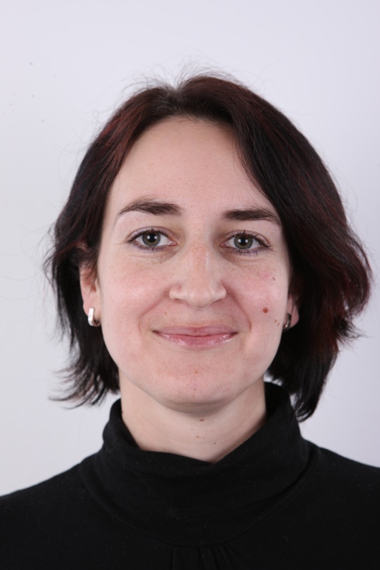 1. Download full pics of Vendula (33) from czechcasting.com