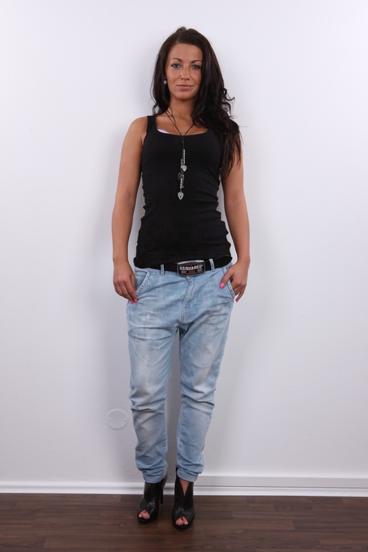 2. Download full pics of Tereza (23) from czechcasting.com