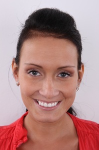 1. Download full pics of Zuzana (26) from czechcasting.com