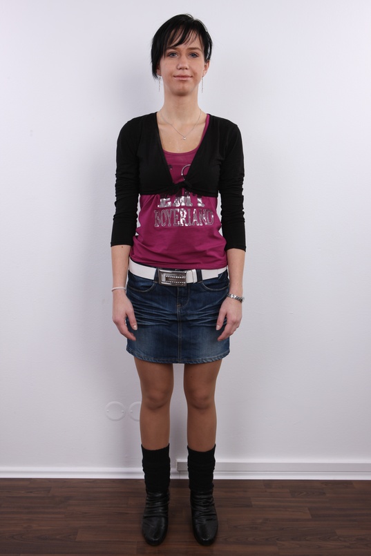 1. Download full pics of Dana (22) from czechcasting.com