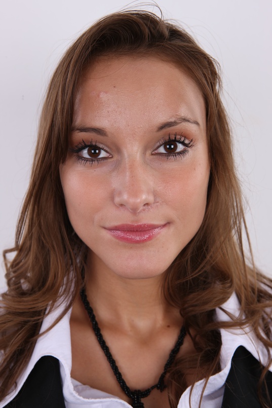 1. Download full pics of Tereza (22) from czechcasting.com