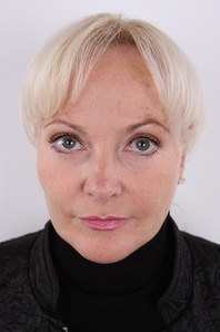 1. Download full pics of Dara (46) from czechcasting.com