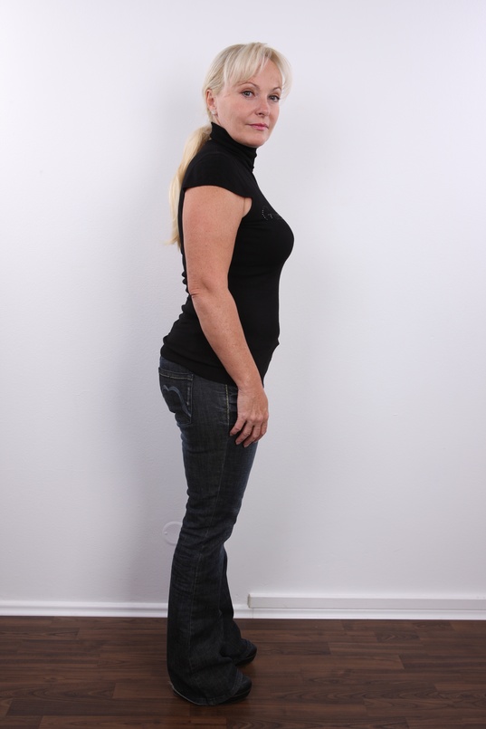 5. Download full pics of Dara (46) from czechcasting.com