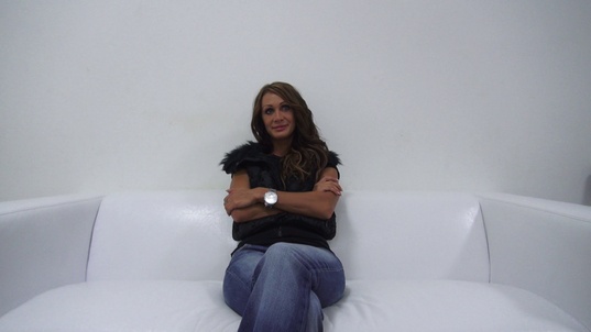 1. Download full pics of Eva (27) from czechcasting.com