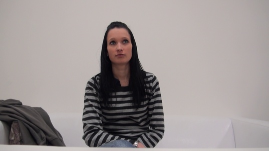 1. Download full pics of Petra (23) from czechcasting.com