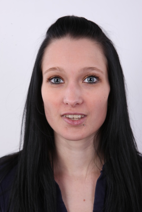 1. Download full pics of Petra (23) from czechcasting.com