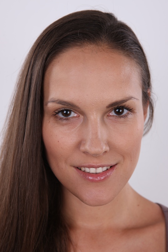 1. Download full pics of Zuzana (31) from czechcasting.com