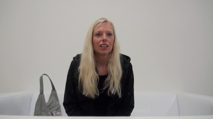 1. Download full pics of Petra (28) from czechcasting.com