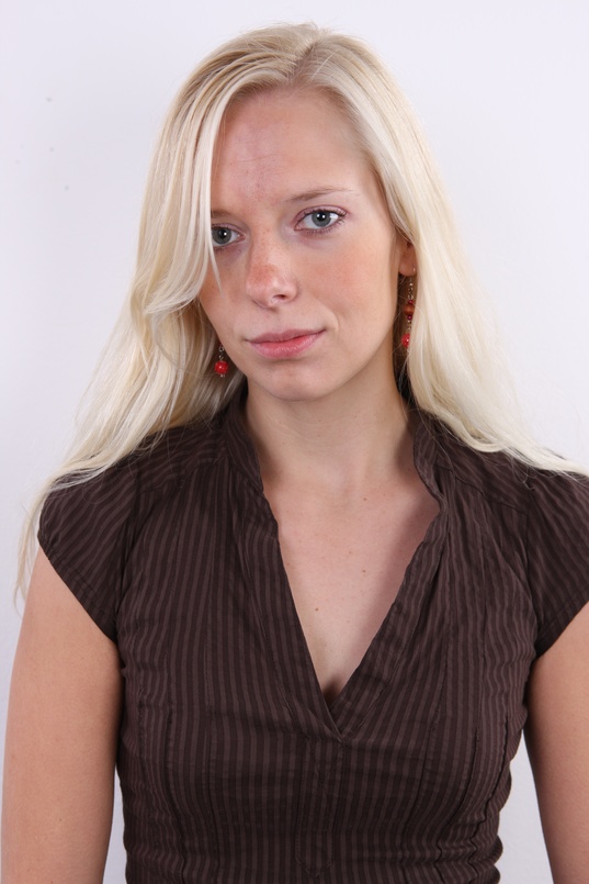 3. Download full pics of Petra (28) from czechcasting.com