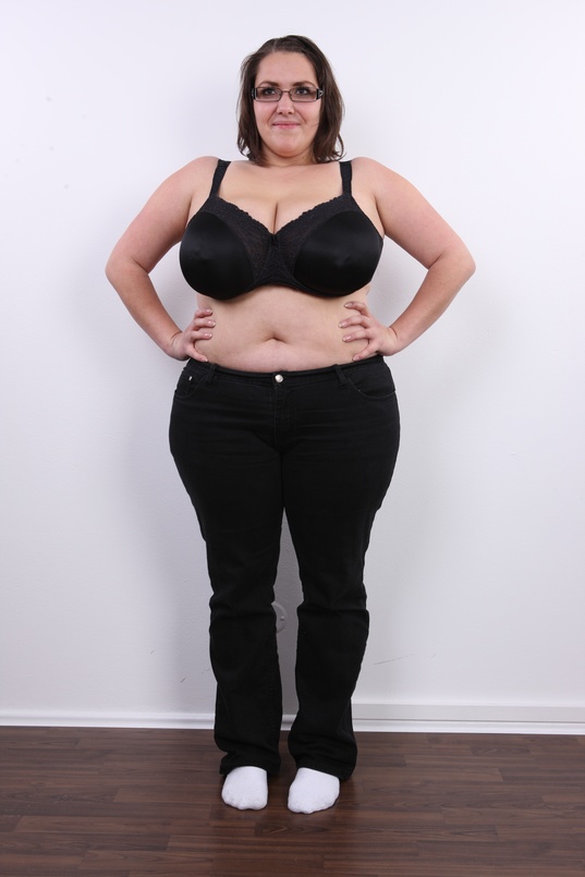 5. Download full pics of Michaela (25) from czechcasting.com