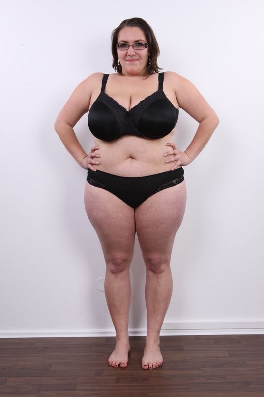 7. Download full pics of Michaela (25) from czechcasting.com