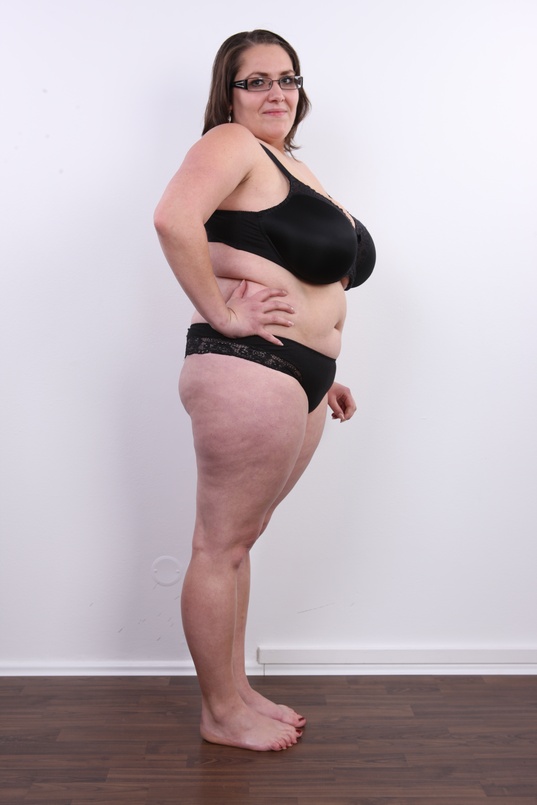 8. Download full pics of Michaela (25) from czechcasting.com