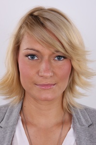 1. Download full pics of Andrea (24) from czechcasting.com