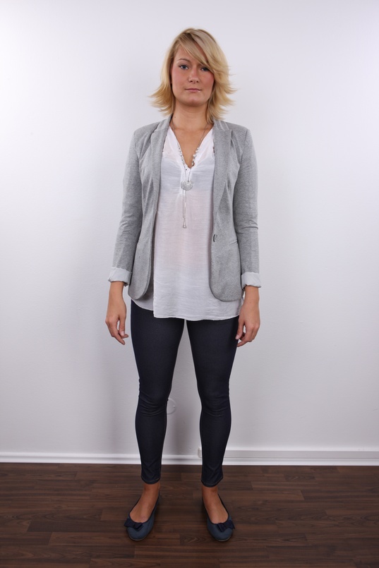 2. Download full pics of Andrea (24) from czechcasting.com