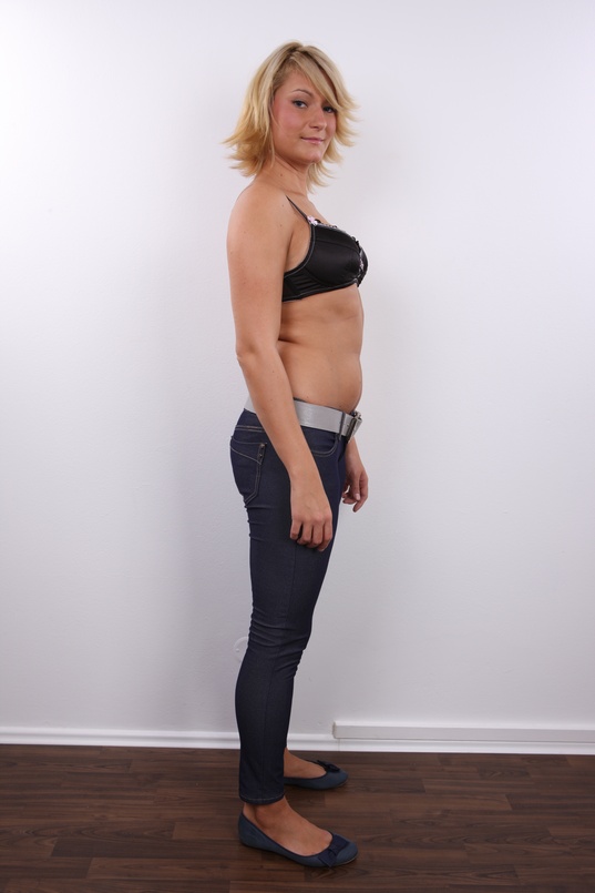 6. Download full pics of Andrea (24) from czechcasting.com