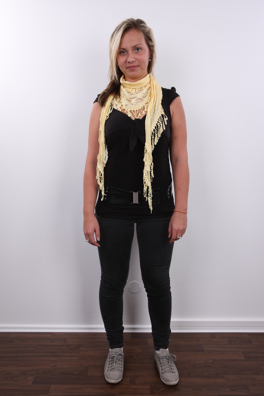 2. Download full pics of Tereza (22) from czechcasting.com