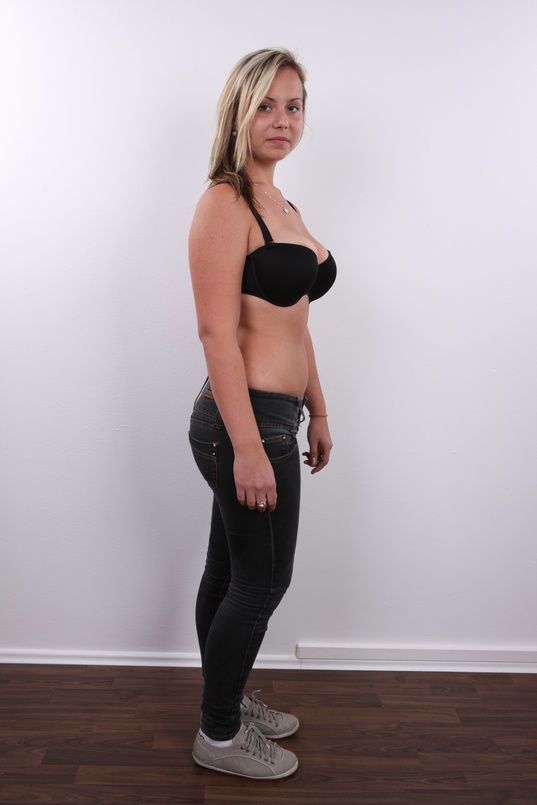 5. Download full pics of Tereza (22) from czechcasting.com