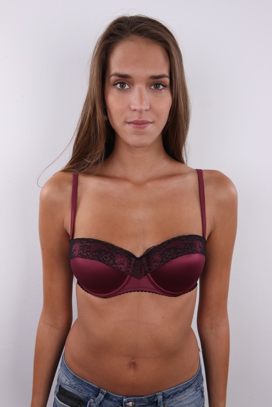 7. Download full pics of Silvie (22) from czechcasting.com