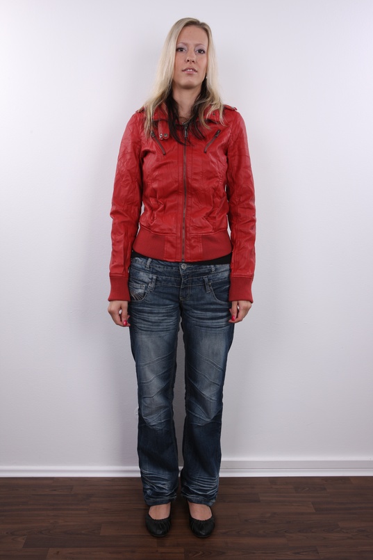 2. Download full pics of Lucie (27) from czechcasting.com