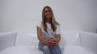 1. Download full pics of Renata (21) from czechcasting.com