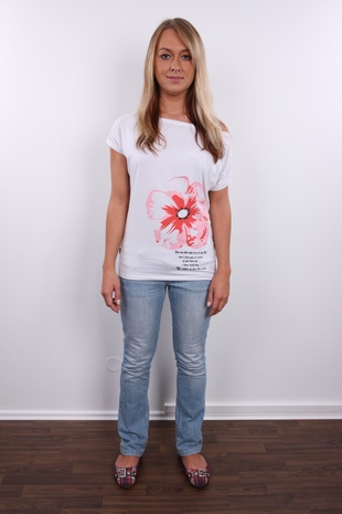 2. Download full pics of model Renata (21) from czechcasting.com