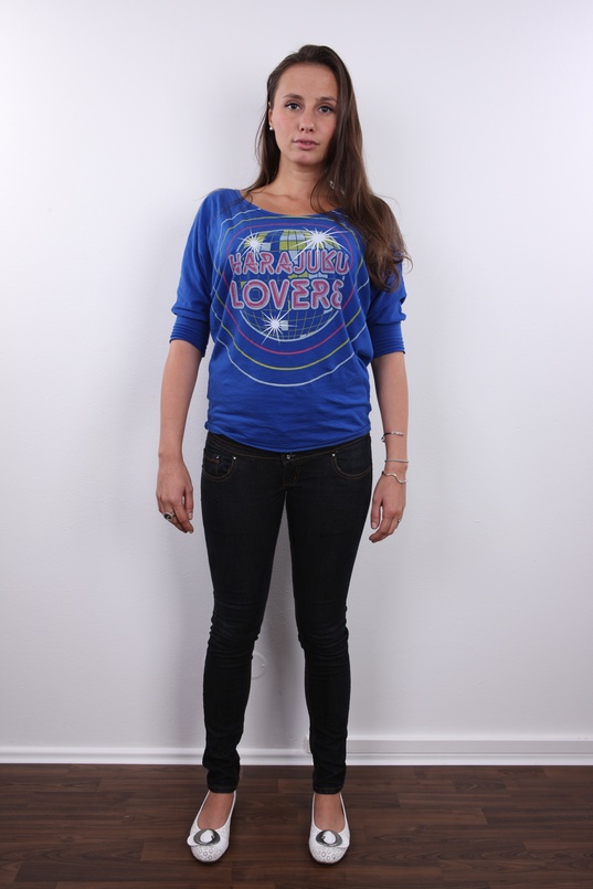 2. Download full pics of Veronika (27) from czechcasting.com