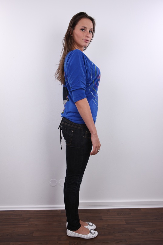 3. Download full pics of Veronika (27) from czechcasting.com