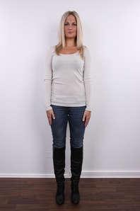 2. Download full pics of Zaneta (25) from czechcasting.com