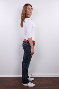 3. Download full pics of Marie (20) from czechcasting.com