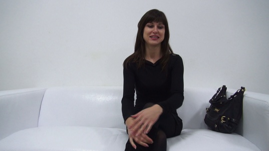 1. Download full pics of Julia (24) from czechcasting.com