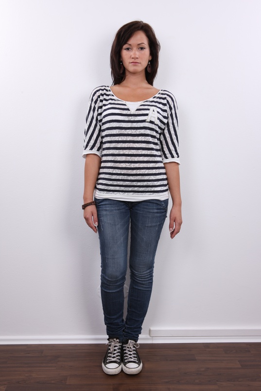 2. Download full pics of Tereza (21) from czechcasting.com