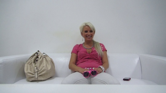 1. Download full pics of Irena (27) from czechcasting.com