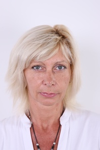 1. Download full pics of Beata (45) from czechcasting.com