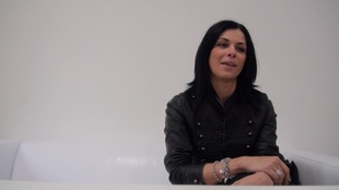 1. Download full pics of Petra (29) from czechcasting.com