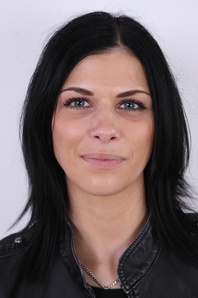 1. Download full pics of Petra (29) from czechcasting.com